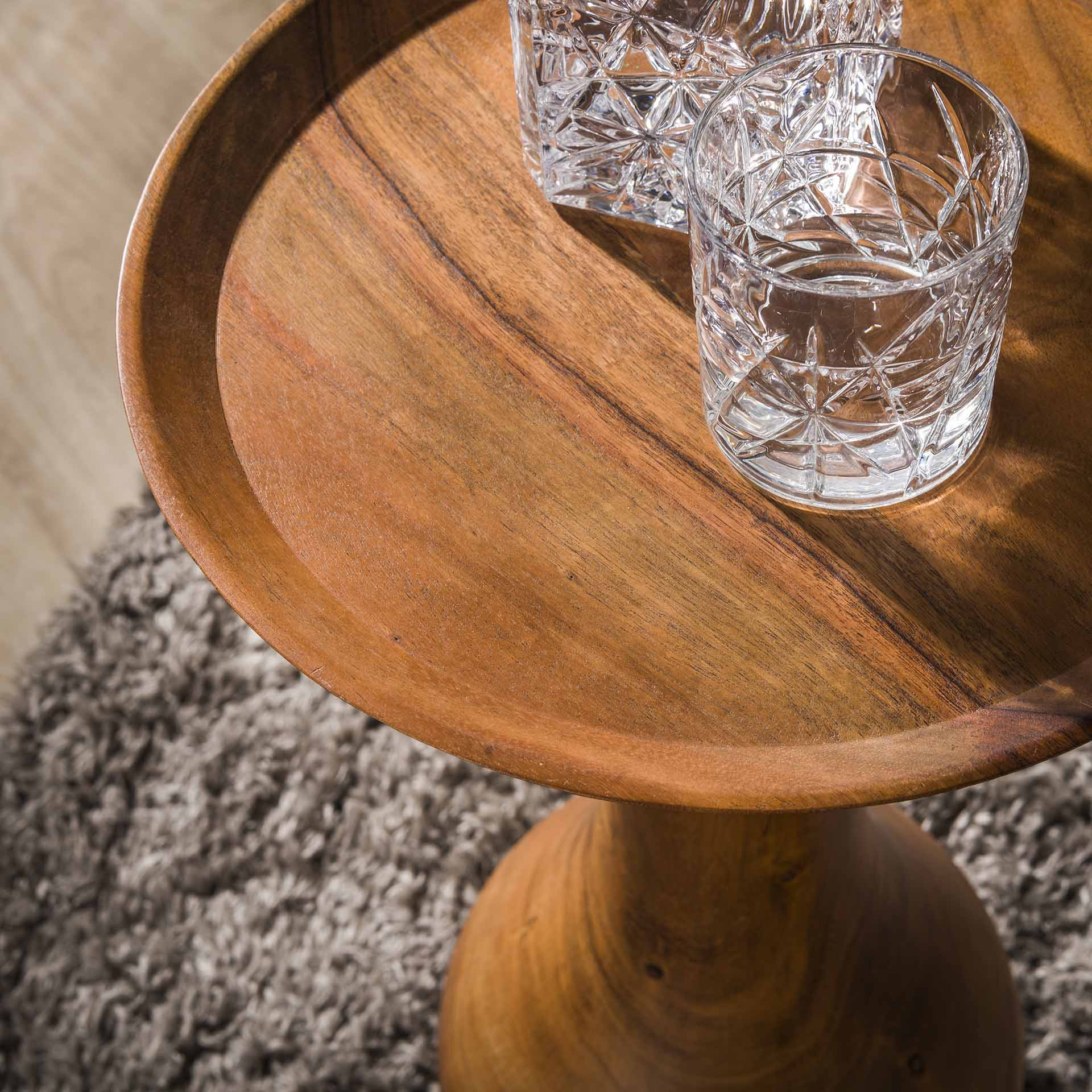 Bijzettafel met druppelvormige voet