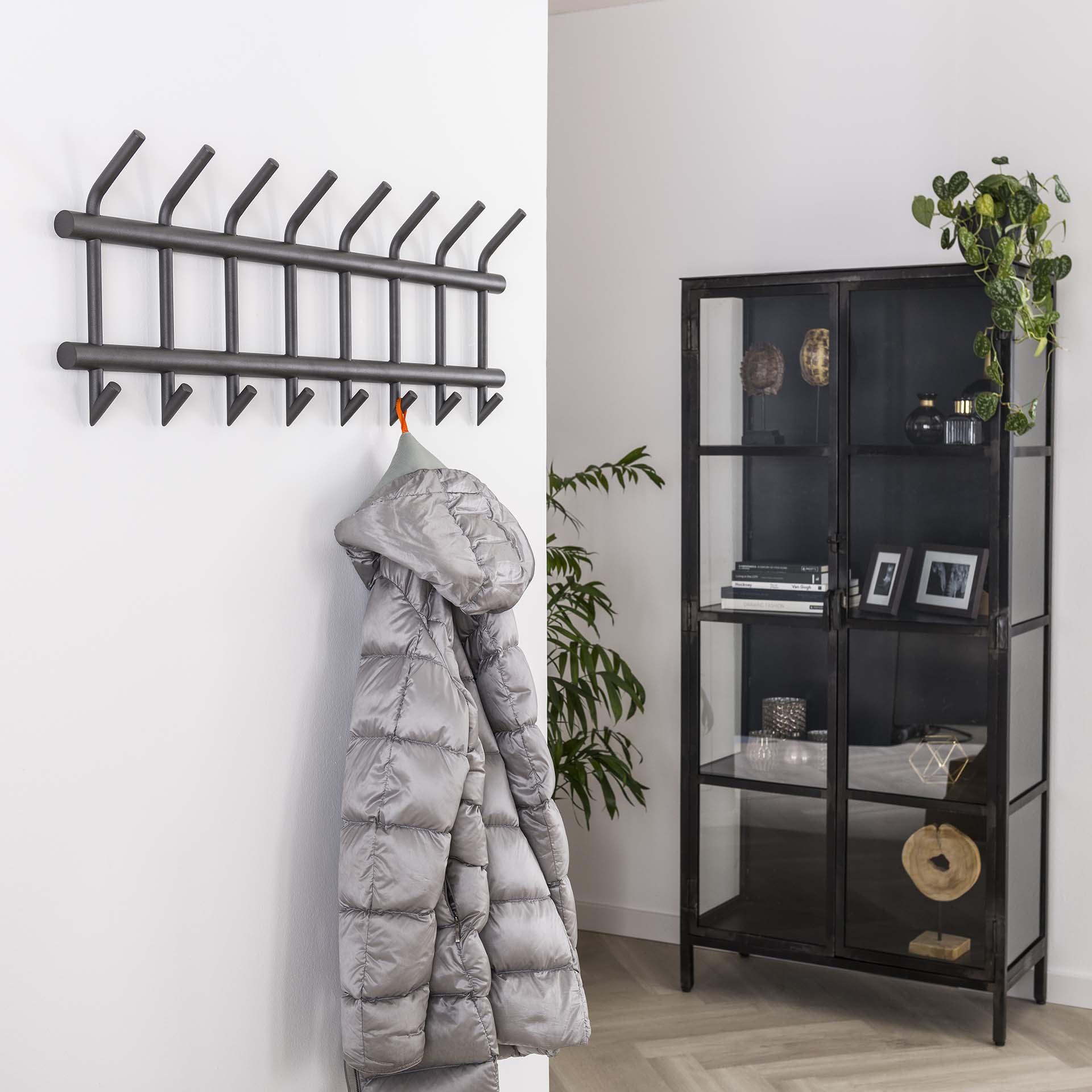 Garderobe met ronde buis en 8 haken