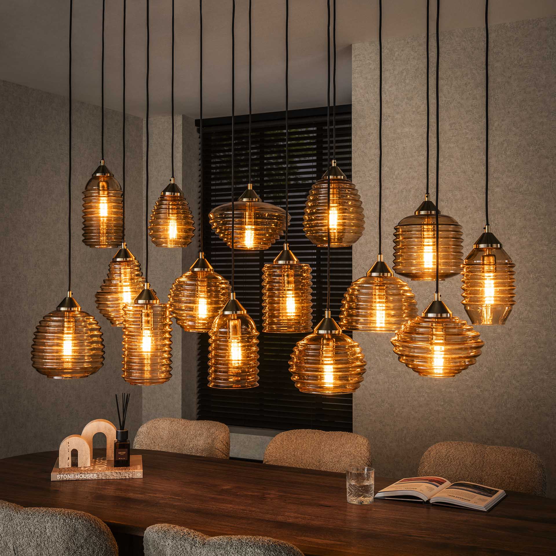 Hanglamp met 15 glazen kapjes