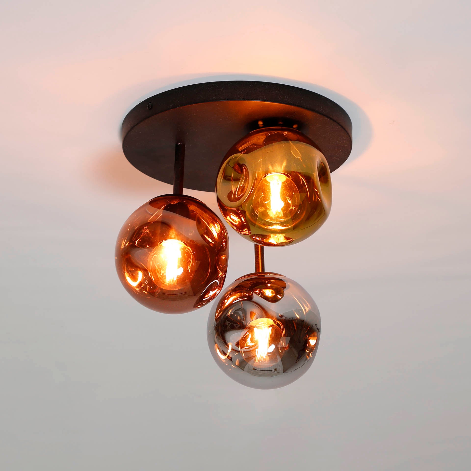 Plafondlamp met Drie Glazen Kappen