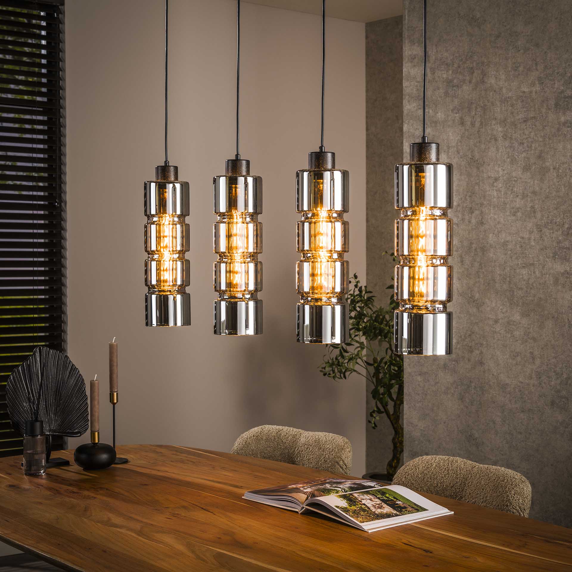 Hanglamp met 4 cilindervormige glazen kappen