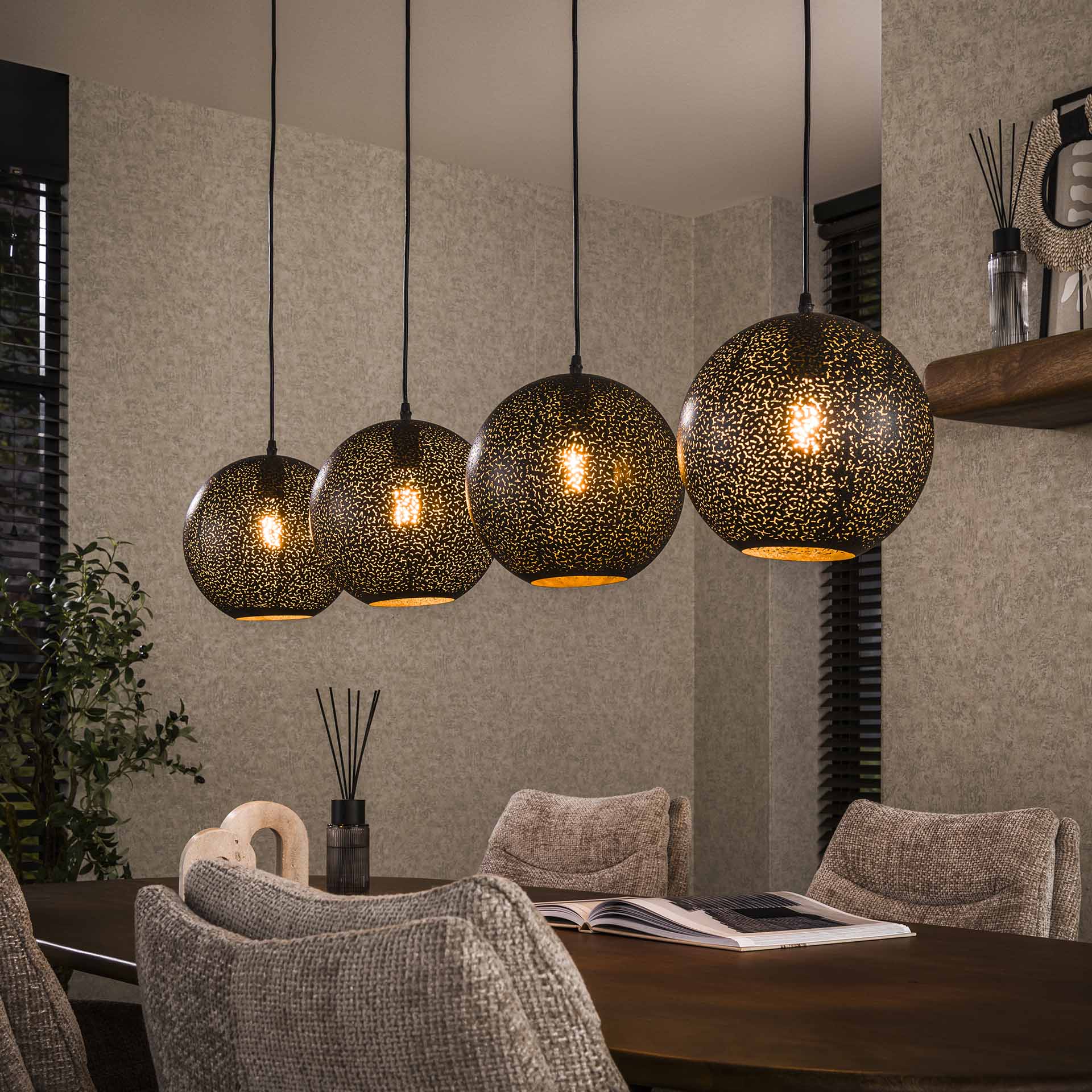 Hanglamp met vier lampenkappen