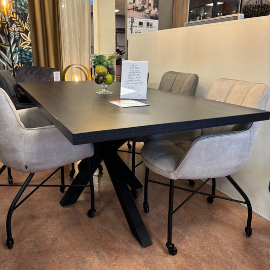 SALE Dining table Novac